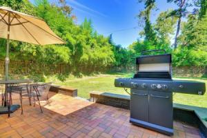 2 Mi to Dtwn Greensboro: Centrally Located Home, Гринсборо