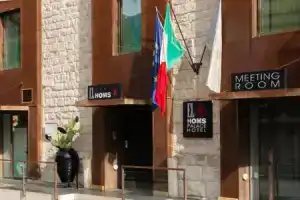 El Homs Palace Hotel, Комизо