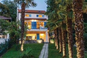 Stunning Home in Omisalj With Outdoor Swimming Pool, Wifi and 4 Bedrooms, Омисаль