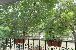 Denize 10 dk, ağaçlar içerisinde muhteşem villa, Бельдиби