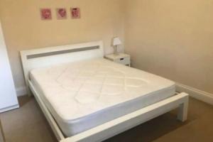 Spacious 5 bed family home in Birmingham, Бирмингем