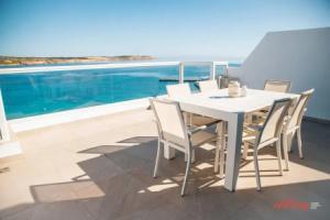 Seafront Penthouse With Unobstructed Sea Views, Мелиха