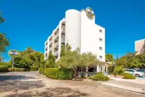 b&b hôTel Hyeres, Йер