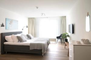 Luxury Penthouse Apartment With Roof Terrace at the Harbor of Scheveningen, Гаага