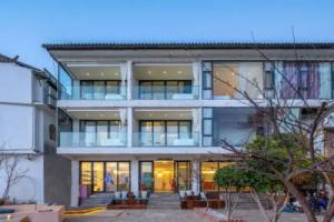 Moon Sea Inn