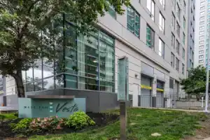 Global Luxury Suites at West End, Бостон