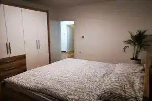 Bonito apartment, Постройна