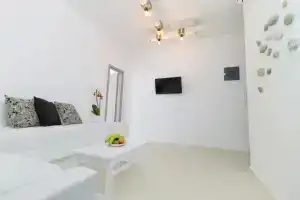 Colosseo Studios & Apartments, Айя-Анна
