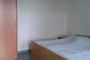 Private Hause, Махинджаури