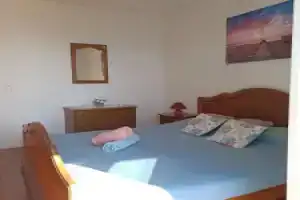 Adorable Home With Swimming Pool and sea View, Сень