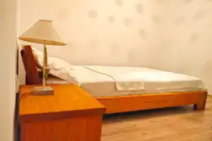 Zephyros Hotel, Месудие
