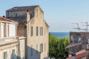 Le Central par Dodo-a-Cassis, Каси
