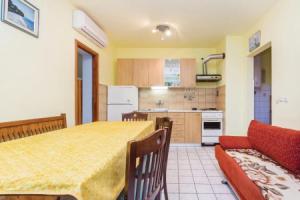 Beautiful Home in Povile With Wifi and 2 Bedrooms, Povile