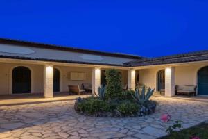 Villa Violetta (Corfu) , Ахарави