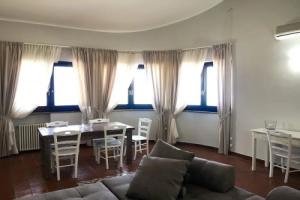 Villa Niccol With Stunning sea View Terrace and Swimming Pool, Санто-Стефано-ди-Камастра