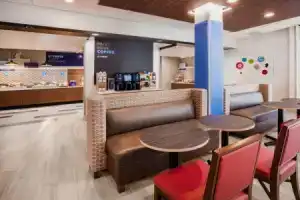 Holiday Inn Express Lethbridge Southeast by IHG, Летбридж