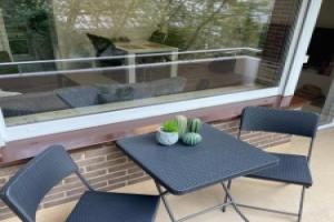 Stilvolles, frisch renoviertes 2Zi Apartment mit Küche und Balkon in Kliniknähe, Бад-Эйнхаузен