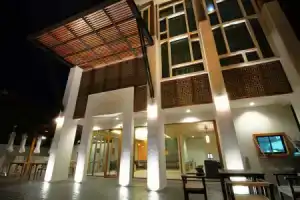 Tapae Gate Villa, Чианг Май