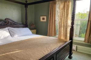 Upstairs at Thevictorian - Lush Walkable and Dog-friendly Retreat - Steps From Downtown Bellingham, Беллингхем