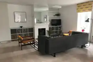2 Bedroom Flat in Central Dublin Sleeps 4, Дублин