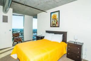 Hollywood Arch Apartment, Лос-Анджелес