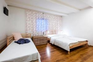 Guesthouse Slavia - apartmany s vinnym sklipkem, Микулов