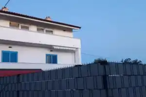 Villa Bianca, Привлака