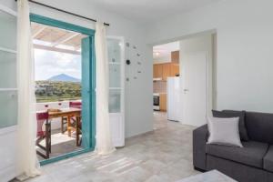 Zanart Maisonette II, Адамас