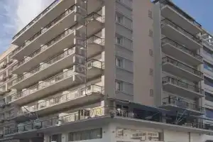 Triton Hotel Piraeus, Пирей