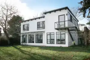 Bauhaus Holiday Apartment by the Lake, Вердер
