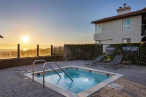 Walk to Beach Pool, Hot Tub, Private Patio, Parking Seabreeze Retreat, Дана-Пойнт