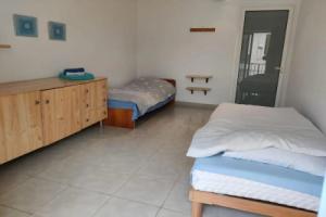 Spacious 3-bedroom apartment 30 seconds from sea, Марсаскала