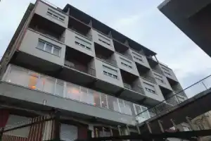 Hotel «Robinia», Империя