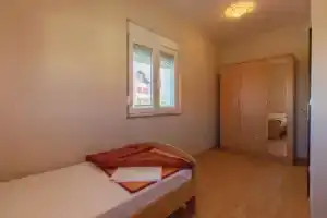 Beautiful Home in Zadar With Wifi and 2 Bedrooms, Козино