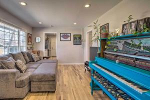 Centrally Located Aurora Home w/ Covered Patio, Аврора