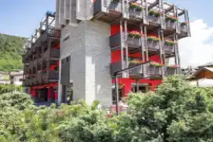 Hotel Ambrosini, Априка