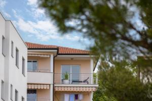 Awesome Apartment in Kostrena With Wifi and 3 Bedrooms, Риека