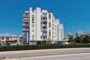 Awesome Apartment in Zadar With 1 Bedrooms and Wifi, Задар