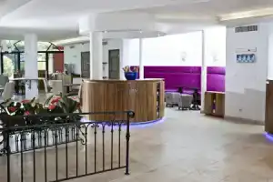 Отель «Best Western Plus Le Lavarin», Авиньон