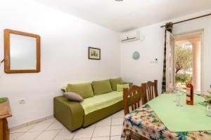 Beach Apartment Alenka Green, Zablaće