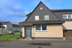 Pretty Holiday Home with a Balcony Complete with Awning in Meschede in Northern Sauerland, Мешеде