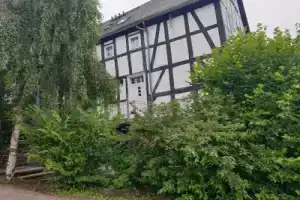 Neu Gemütliche Ferienhaus mit 3 Ferienwohnungen "Max " , " Leonore " und "Beatrice", Халленберг