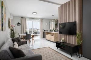 Sunlit Top Floor 2BR APT Big Terrace, Сент-Джулианс