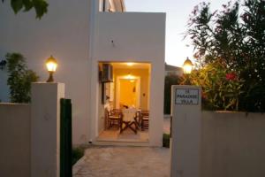 3 bedrooms villa with private pool enclosed garden and wifi at Zakynthos 1 km away from the beach, Закинф