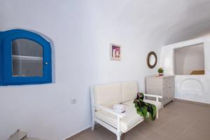 Ambience Cave Villa, Ия