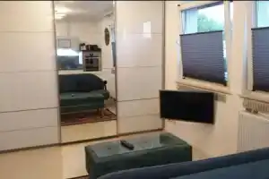 Apartment mit schöner, moderner Einrichtung, Фрехен