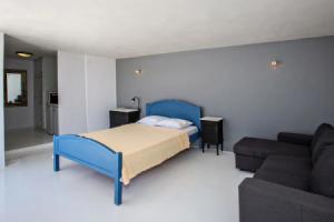 Studio Apartment in Tinos Chora, Тинос