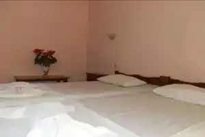 Green Valley Rhodes, Кремасти