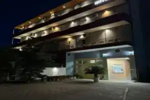 Hotel «Kaloshi», Тирана