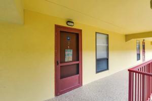 Beautiful Brigantine Condo w/ Patio & Beach Access, Атлантик-Сити
